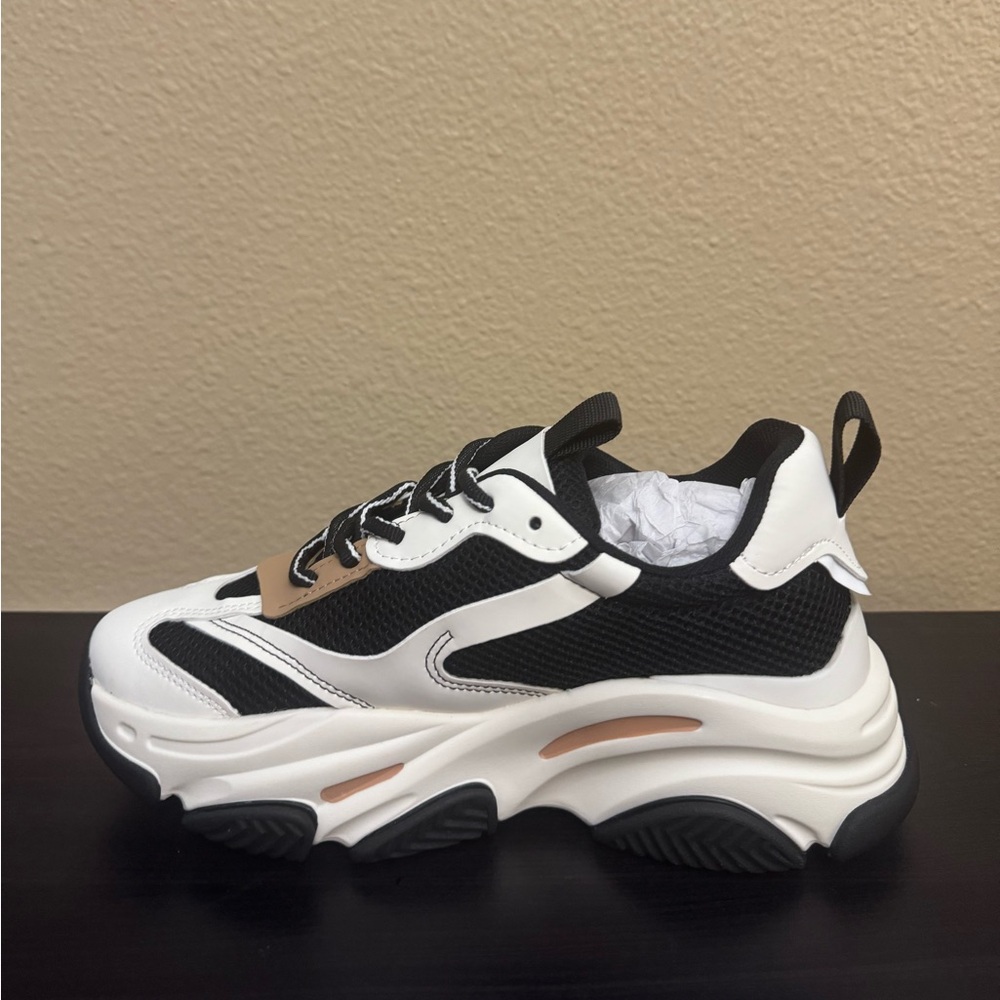 New Steve Madden Possession-E Sneaker size 7.5 in Black and Tan Colorway